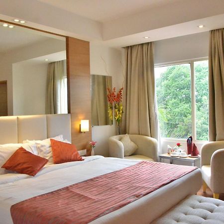 Hotel Landmark Gwalior Bagian luar foto