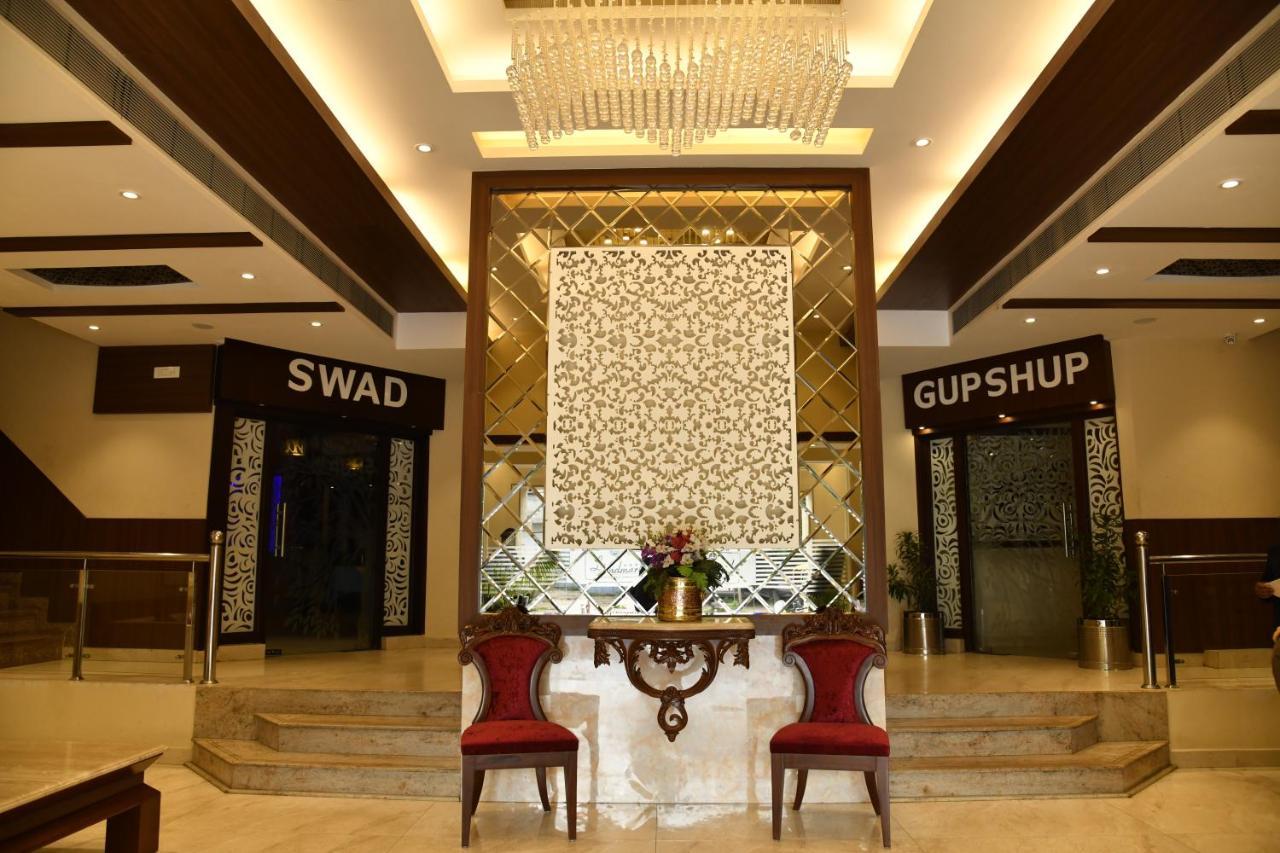 Hotel Landmark Gwalior Bagian luar foto