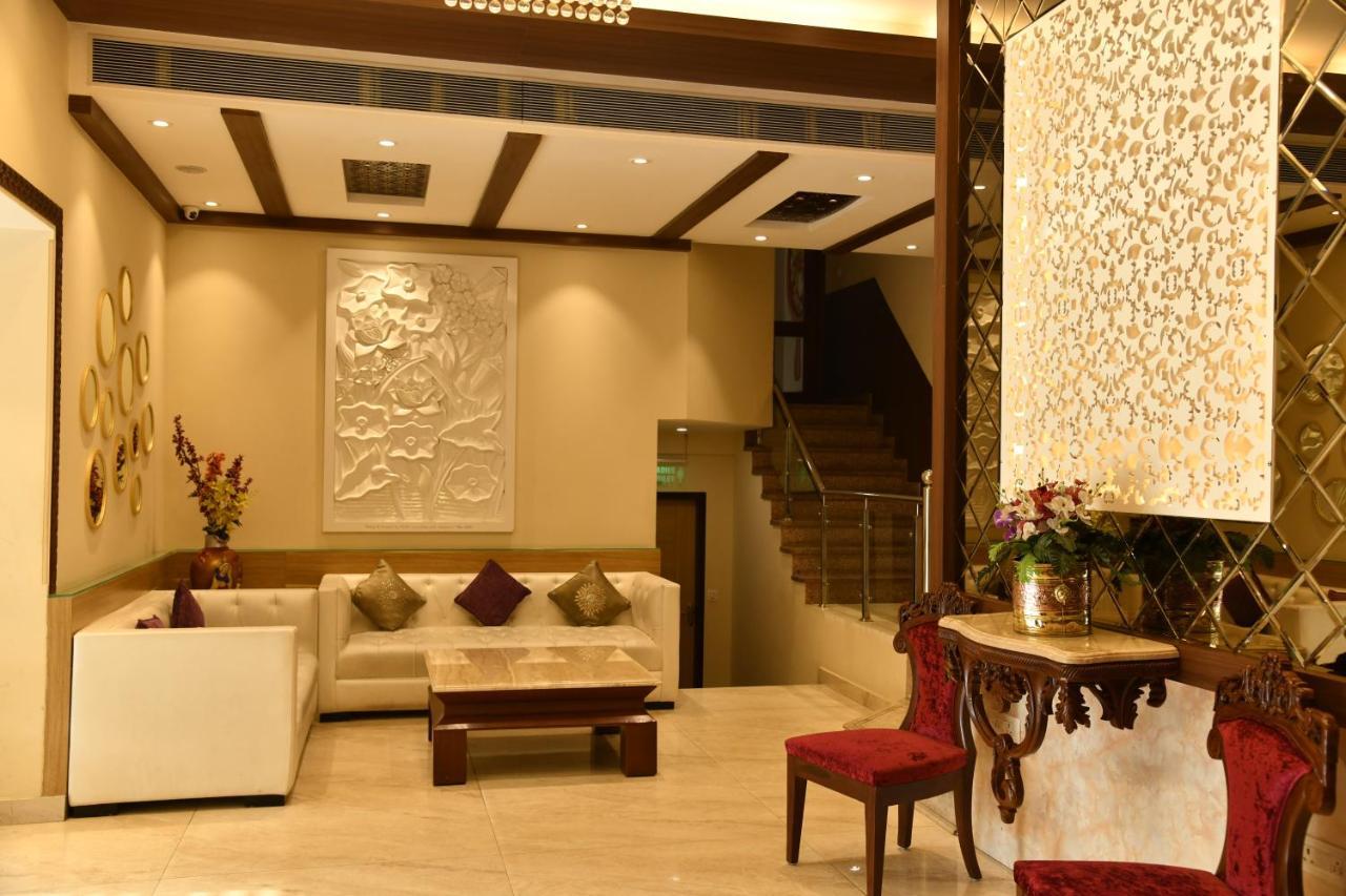 Hotel Landmark Gwalior Bagian luar foto