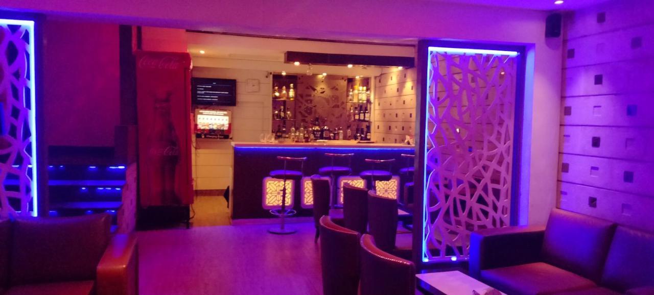 Hotel Landmark Gwalior Bagian luar foto