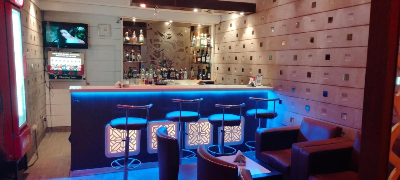 Hotel Landmark Gwalior Bagian luar foto