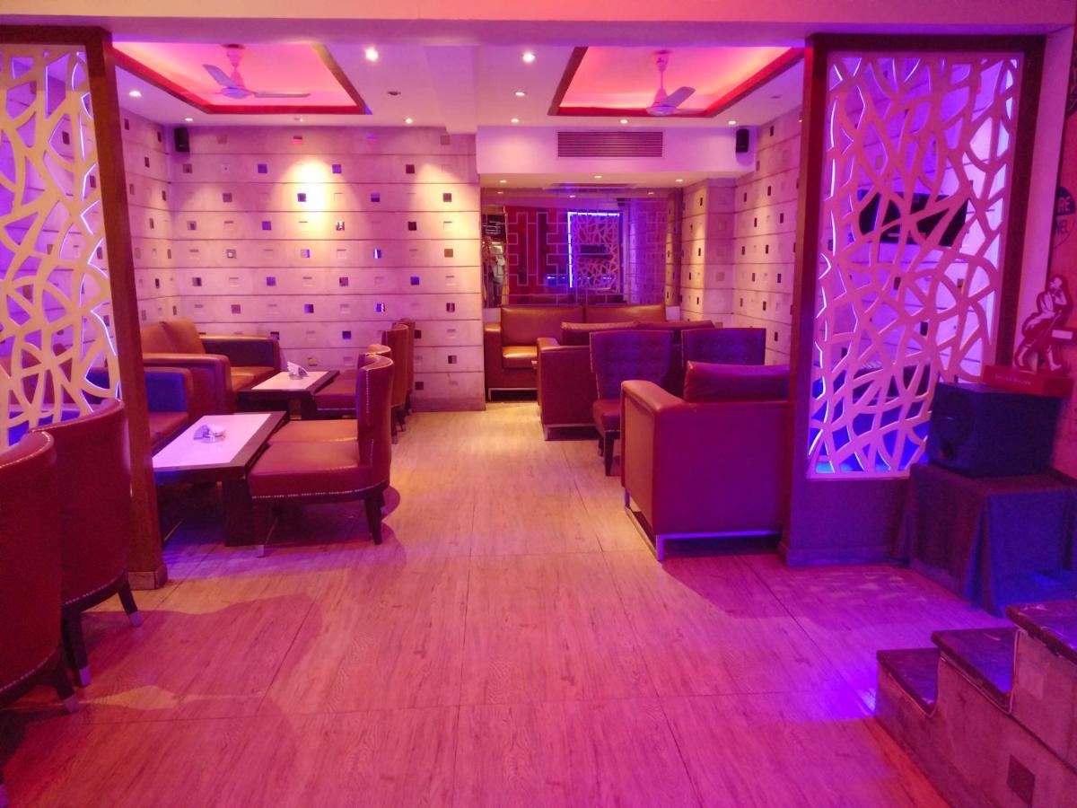 Hotel Landmark Gwalior Bagian luar foto
