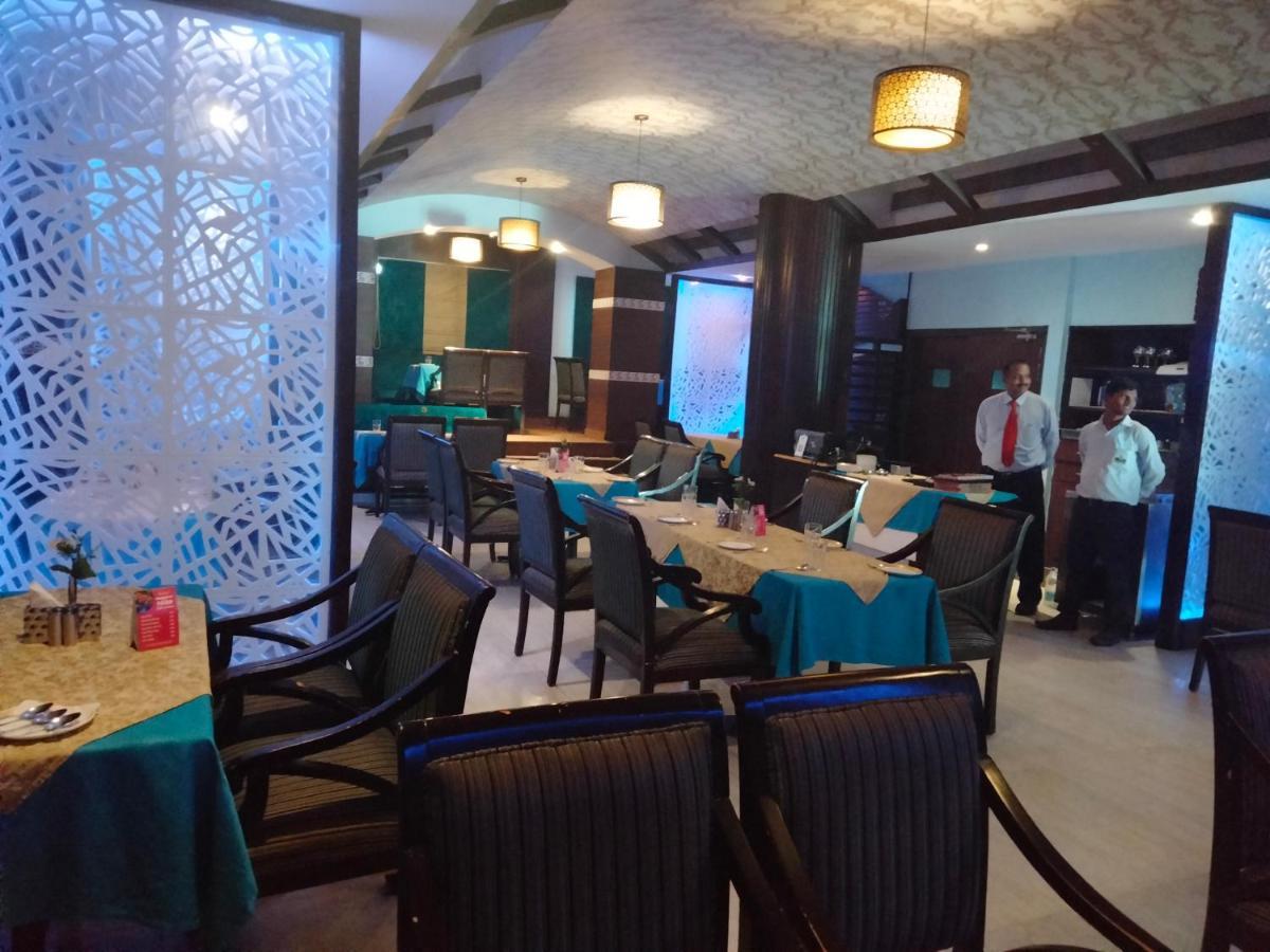 Hotel Landmark Gwalior Bagian luar foto