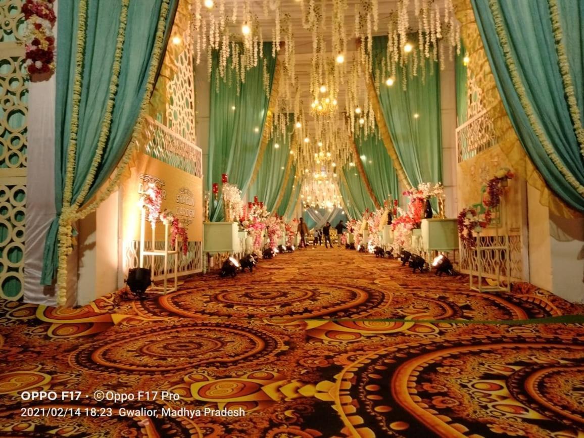 Hotel Landmark Gwalior Bagian luar foto