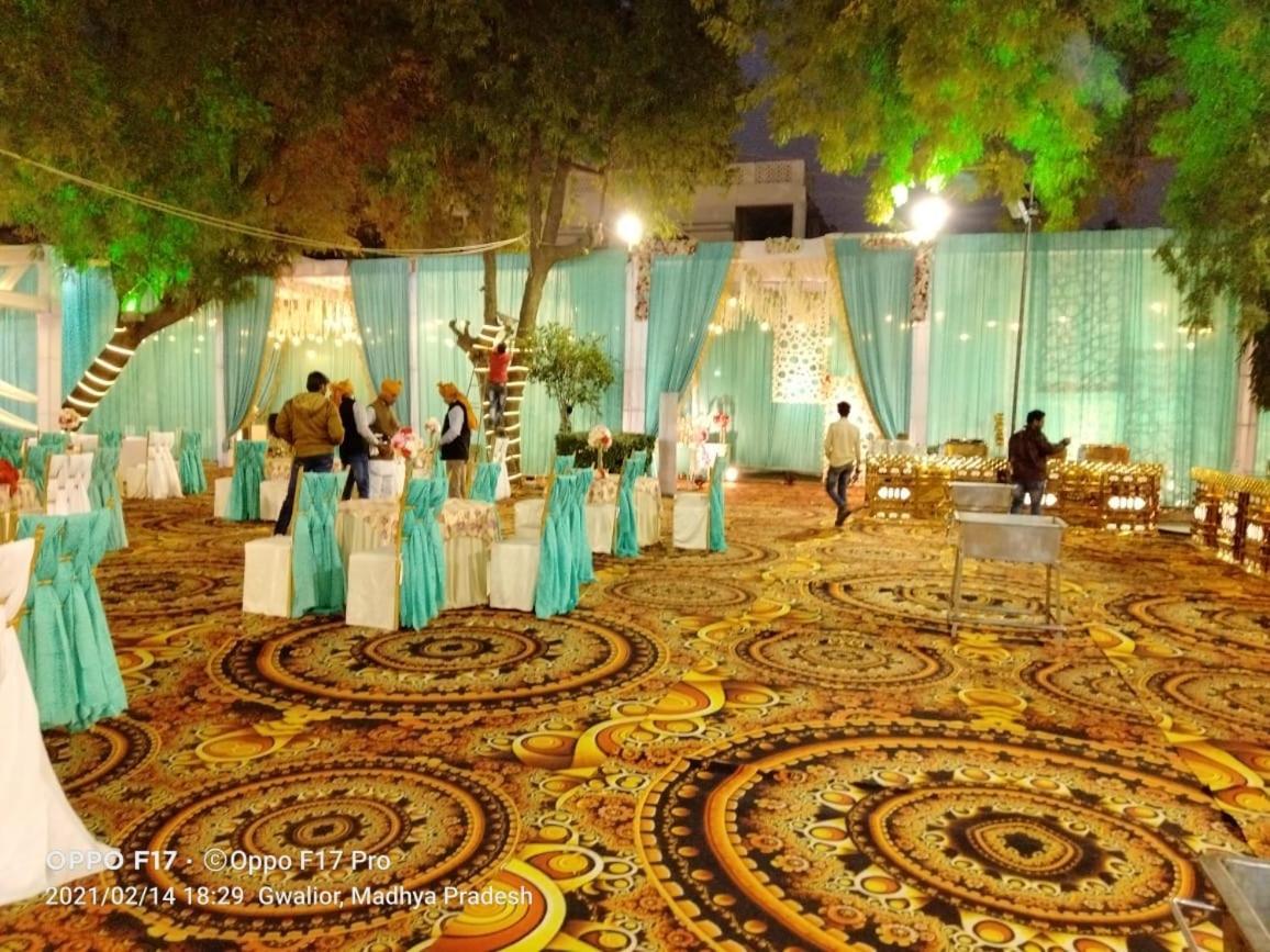 Hotel Landmark Gwalior Bagian luar foto