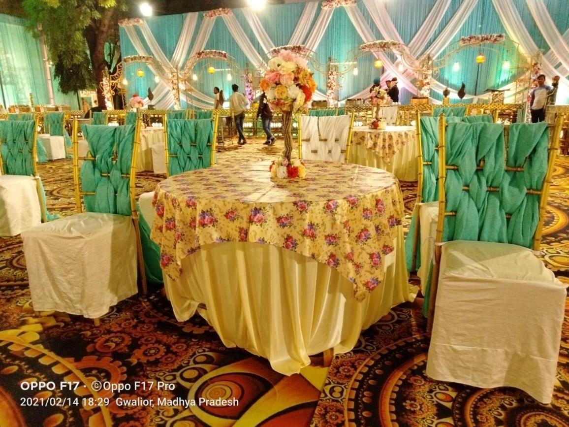 Hotel Landmark Gwalior Bagian luar foto