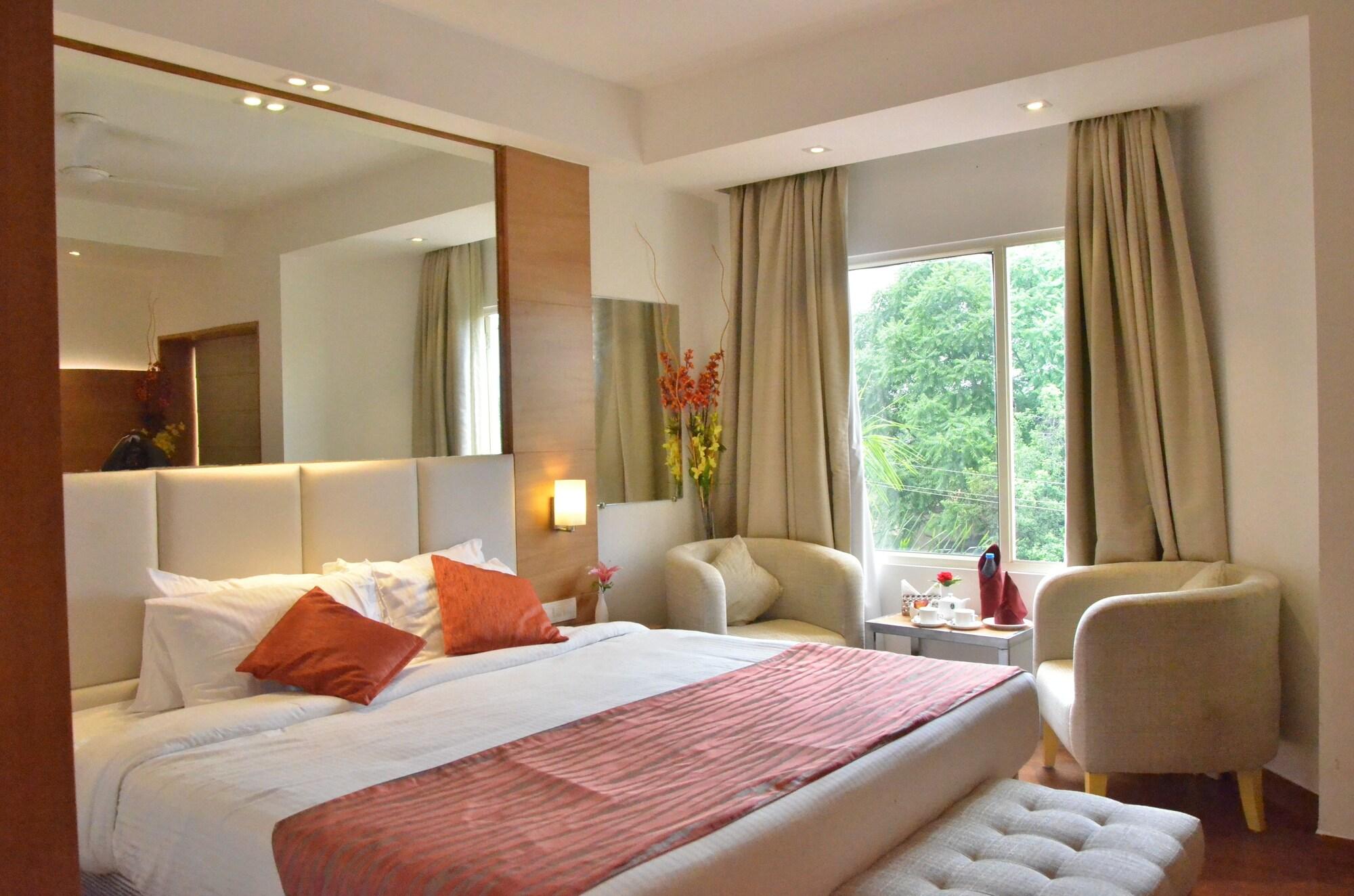 Hotel Landmark Gwalior Bagian luar foto