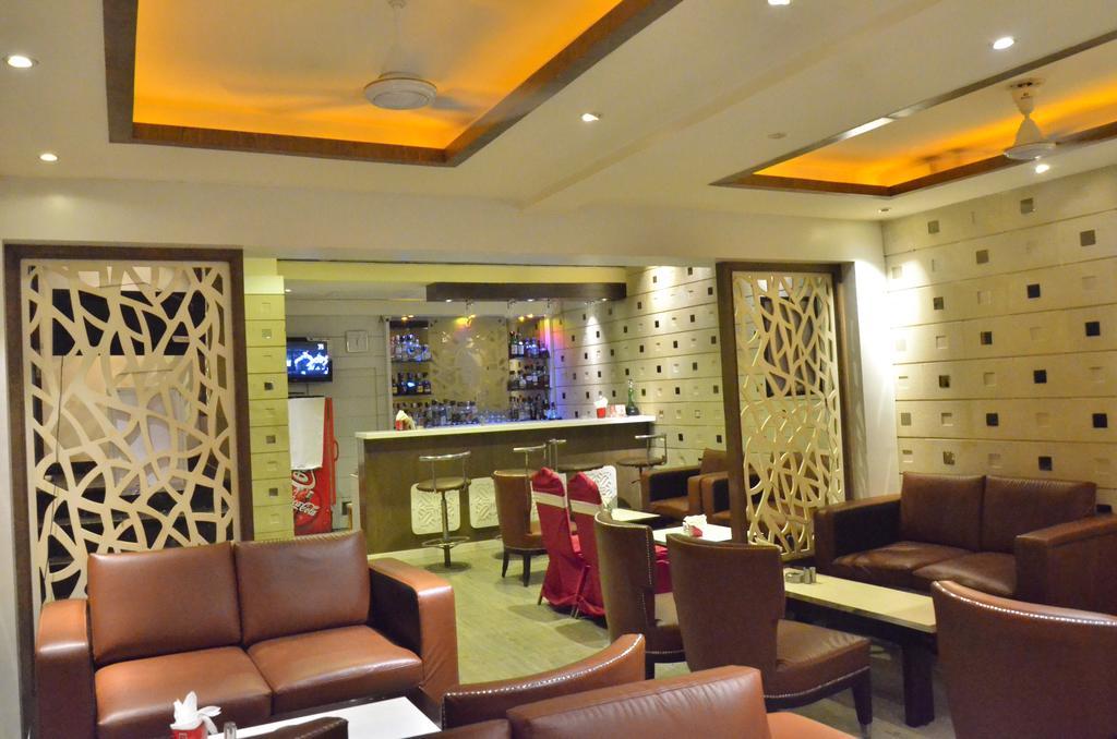 Hotel Landmark Gwalior Bagian luar foto