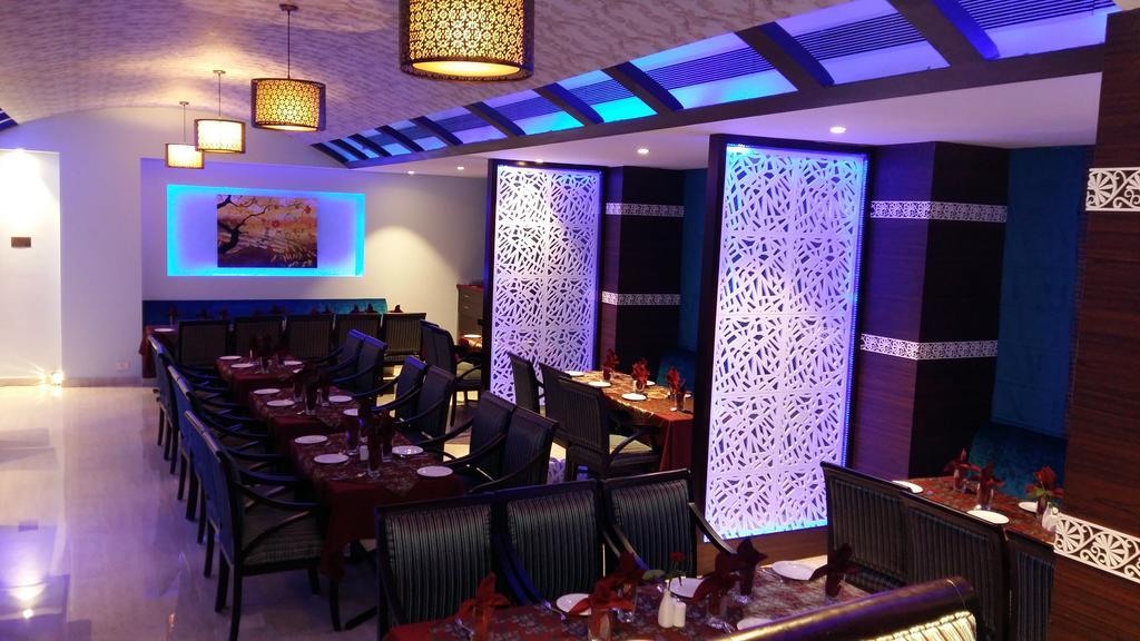 Hotel Landmark Gwalior Bagian luar foto