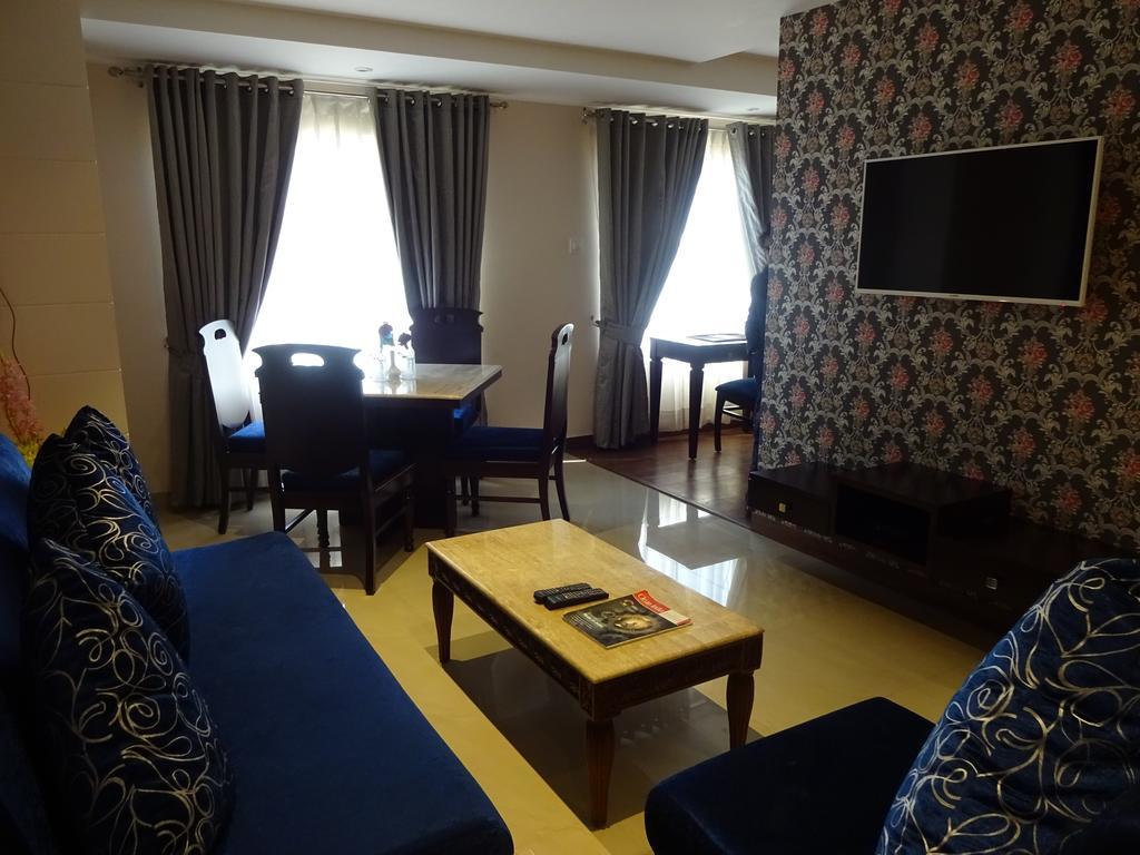 Hotel Landmark Gwalior Bagian luar foto