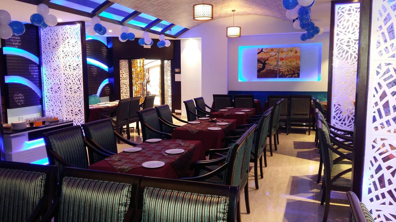 Hotel Landmark Gwalior Bagian luar foto