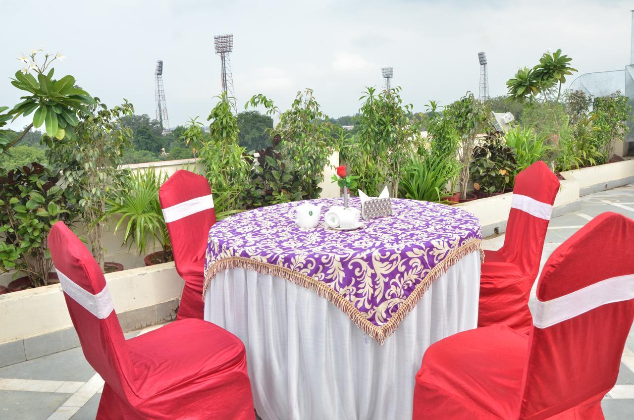 Hotel Landmark Gwalior Bagian luar foto