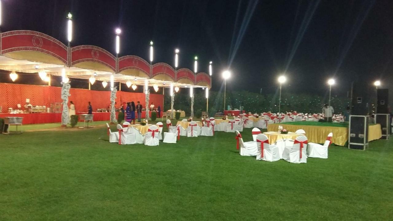 Hotel Landmark Gwalior Bagian luar foto