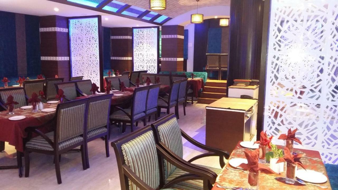 Hotel Landmark Gwalior Bagian luar foto