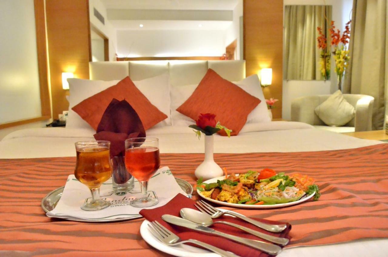 Hotel Landmark Gwalior Bagian luar foto