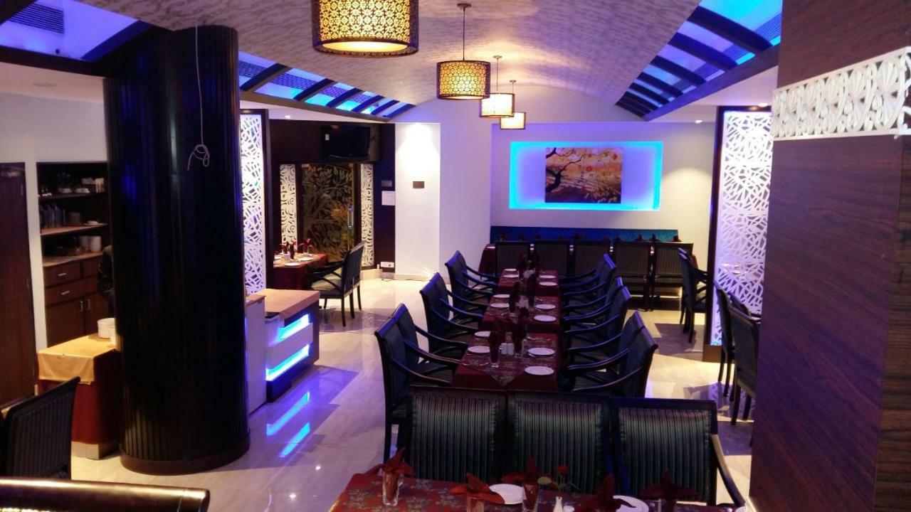 Hotel Landmark Gwalior Bagian luar foto