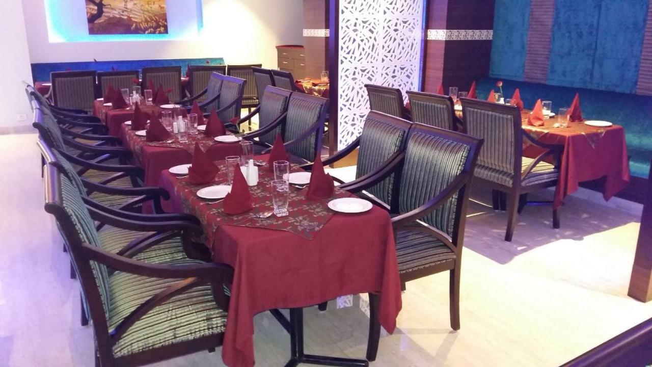 Hotel Landmark Gwalior Bagian luar foto