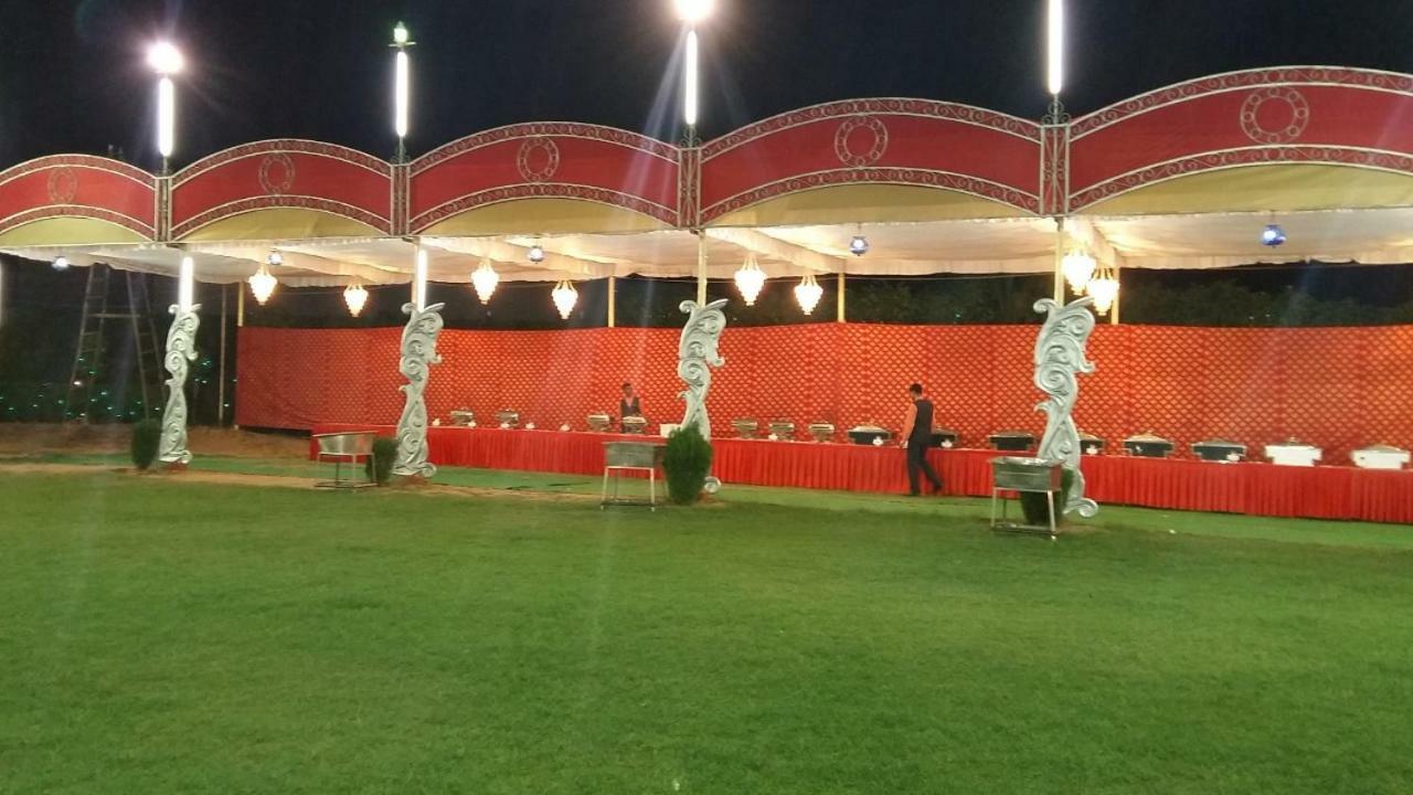 Hotel Landmark Gwalior Bagian luar foto