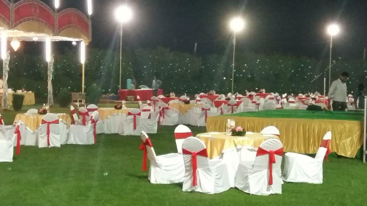 Hotel Landmark Gwalior Bagian luar foto