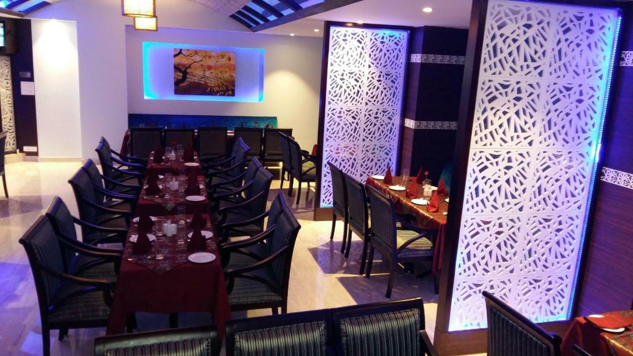 Hotel Landmark Gwalior Bagian luar foto