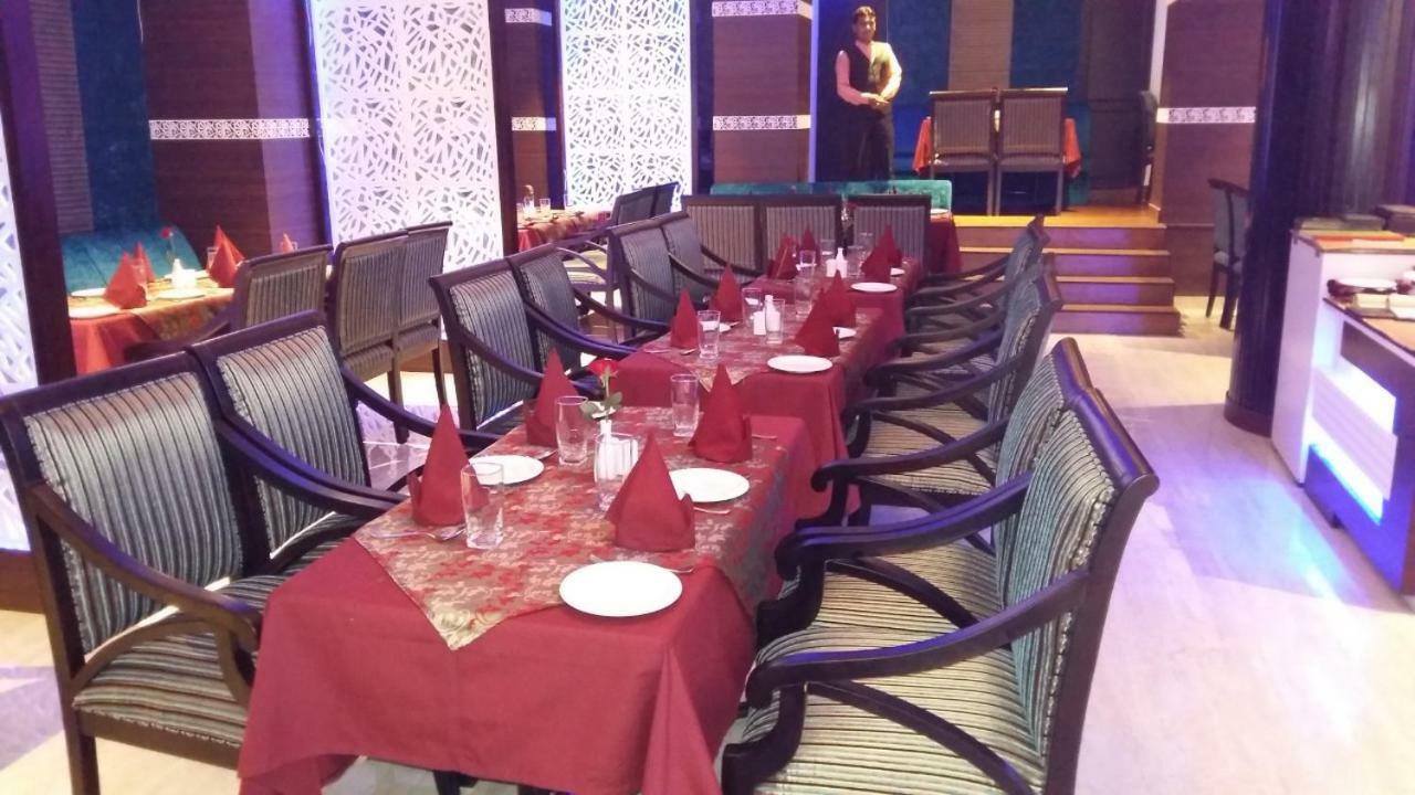 Hotel Landmark Gwalior Bagian luar foto