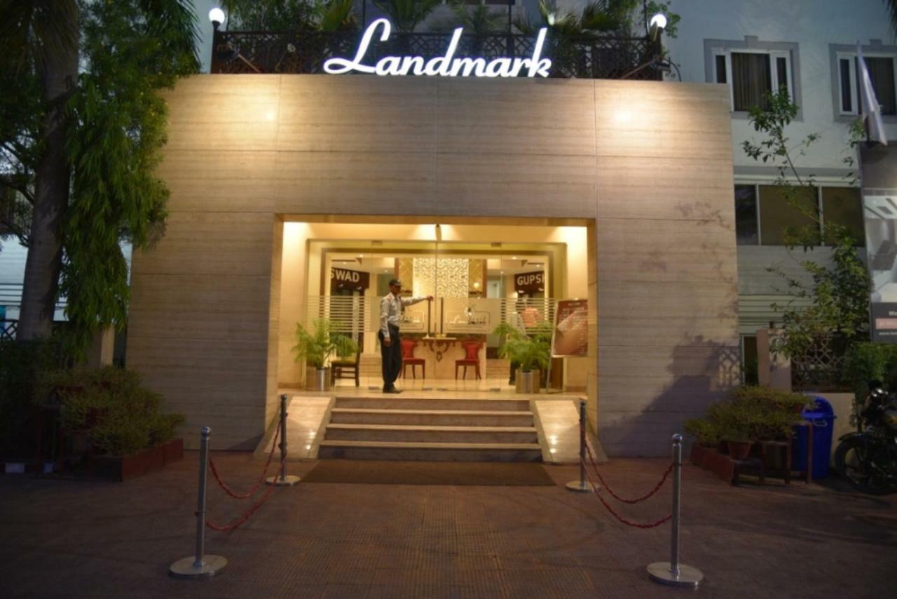 Hotel Landmark Gwalior Bagian luar foto