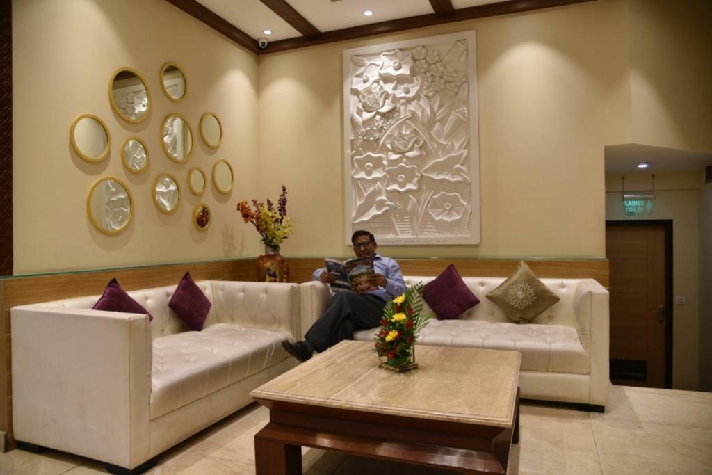 Hotel Landmark Gwalior Bagian luar foto