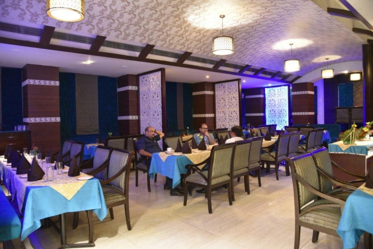 Hotel Landmark Gwalior Bagian luar foto
